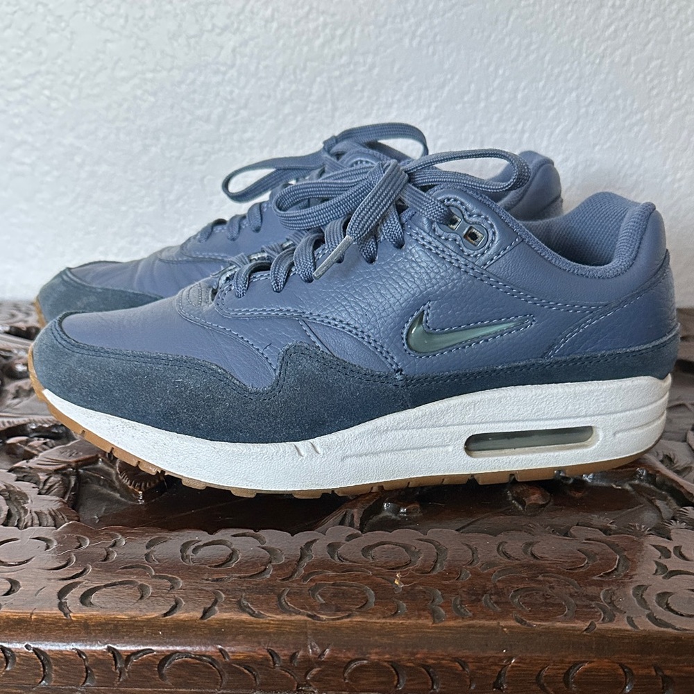 Nike Air Women’s Blue abd  White Sneakers